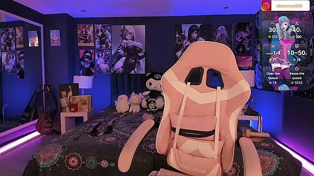 LanaKyutt online show from November 22, 2025, 12:37 pm