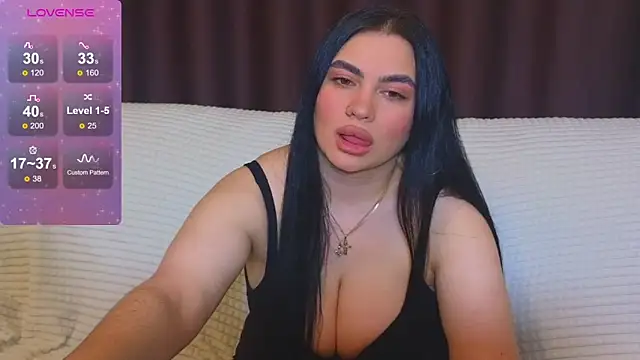 Snapshot of Nikki_Kardashian chatting on February 4, 2025, 1:23 am Nikki Kardashian online show from February 4, 2025, 1:23 am