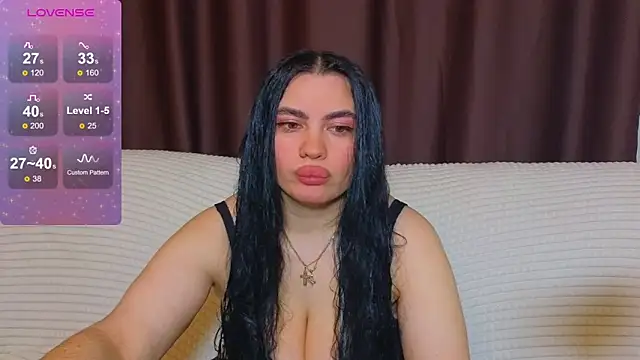 Snapshot of Nikki_Kardashian chatting on February 25, 2025, 10:18 pm Nikki Kardashian online show from February 25, 2025, 10:18 pm