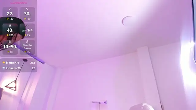 lady nylon  online show from February 10, 2025, 3:21 pm