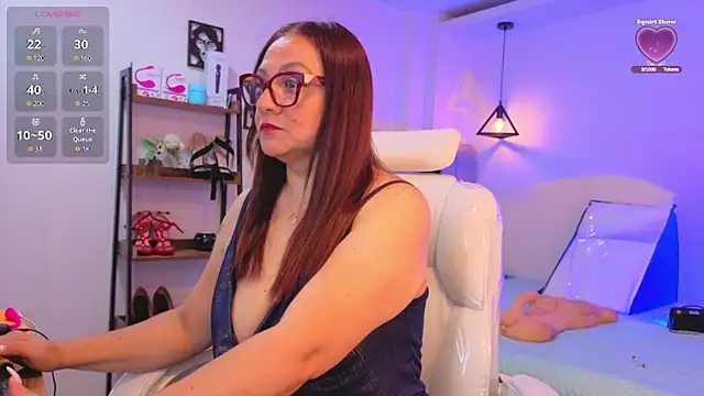 lady nylon  online show from April 13, 2026, 12:10 pm