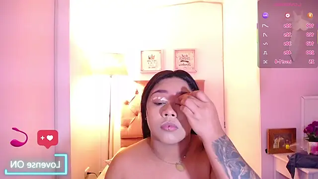 Nahom1  online show from October 23, 2025, 10:41 pm