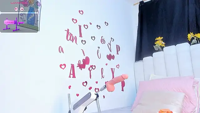 RoxannaBlanche online show from March 12, 2026, 12:00 pm