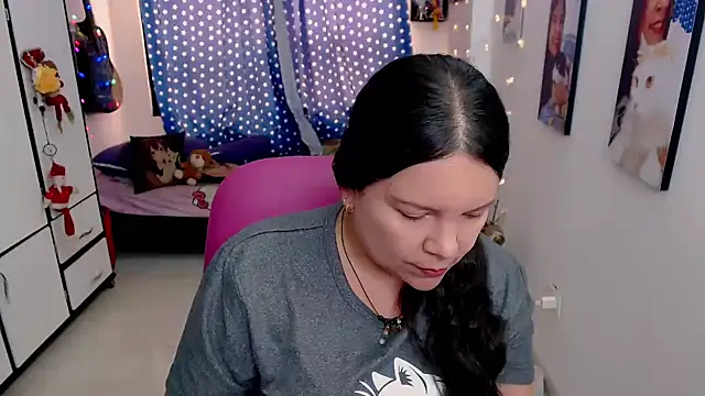 claryssa  online show from February 26, 2026, 7:46 pm