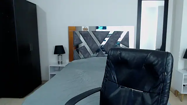 Frank heaven01 online show from February 26, 2025, 8:00 pm