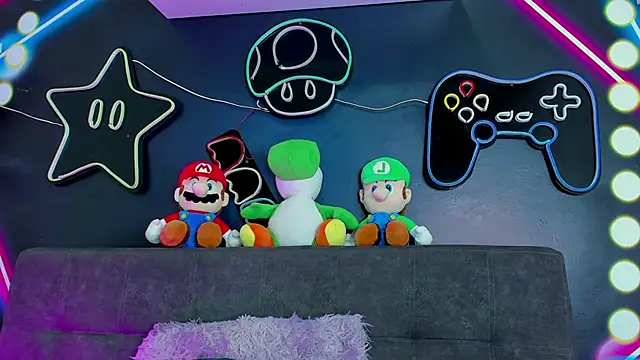 CristalCornner  online show from February 12, 2025, 7:45 pm