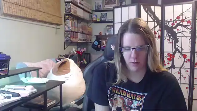 Sarahtineke online show from March 2, 2026, 2:24 pm