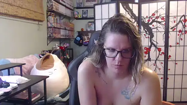 Sarahtineke online show from March 20, 2026, 5:51 pm