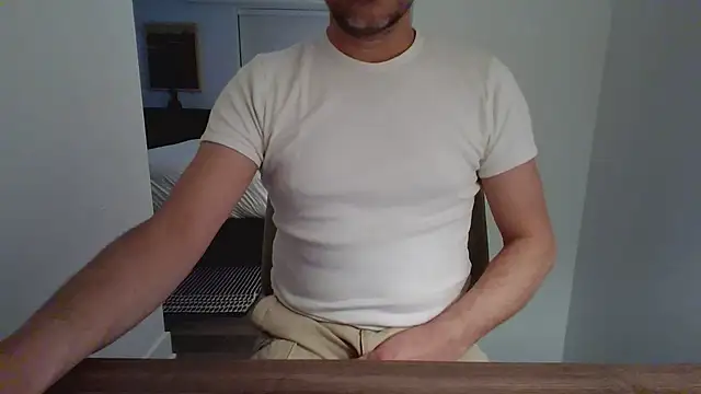 Snapshot of TheBongoBong chatting on February 23, 2025, 12:41 am TheBongoBong online show from February 23, 2025, 12:41 am