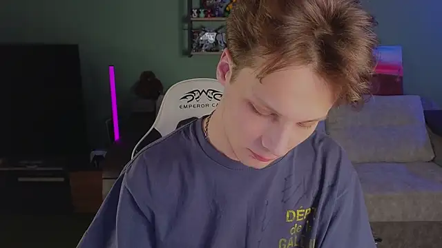 TeddyLiLboy online show from April 5, 2026, 7:11 pm