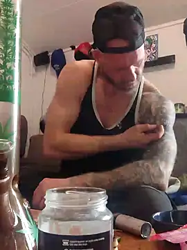 eltoulou online show from February 7, 2025, 1:43 pm