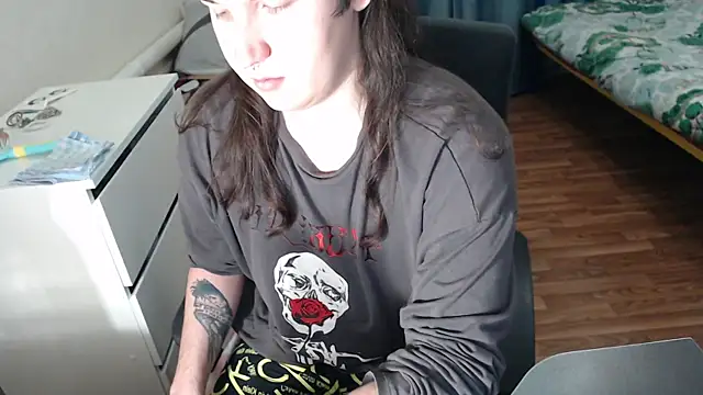 EvaMiron online show from November 26, 2025, 3:57 pm