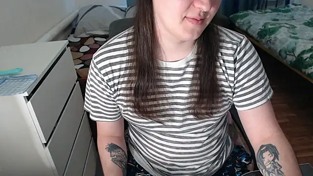 Snapshot of EvaMiron chatting on February 1, 2026, 12:04 pm EvaMiron online show from February 1, 2026, 12:04 pm