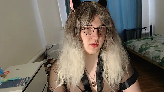 Snapshot of EvaMiron chatting on February 14, 2026, 12:46 pm EvaMiron online show from February 14, 2026, 12:46 pm