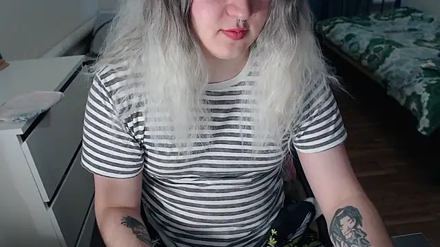 Snapshot of EvaMiron chatting on February 20, 2026, 12:16 pm EvaMiron online show from February 20, 2026, 12:16 pm