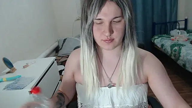 Snapshot of EvaMiron chatting on February 27, 2026, 10:10 pm EvaMiron online show from February 27, 2026, 10:10 pm