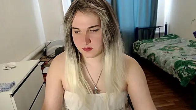 Snapshot of EvaMiron chatting on March 3, 2026, 9:15 am EvaMiron online show from March 3, 2026, 9:15 am