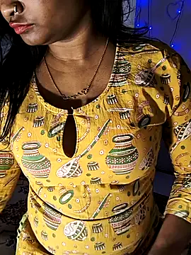 Snapshot of FANTASY_QUEEN_07 chatting on March 2, 2025, 9:53 am FANTASY QUEEN 07 online show from March 2, 2025, 9:53 am