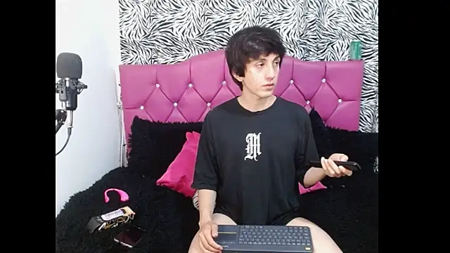 Robinviollet online show from January 11, 2026, 4:06 am