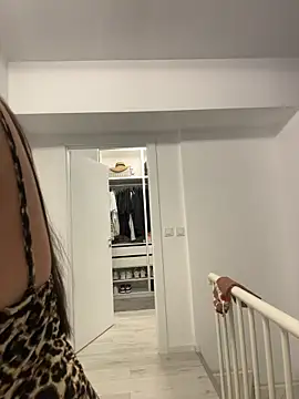 deliaroyal online show from November 20, 2025, 2:50 pm