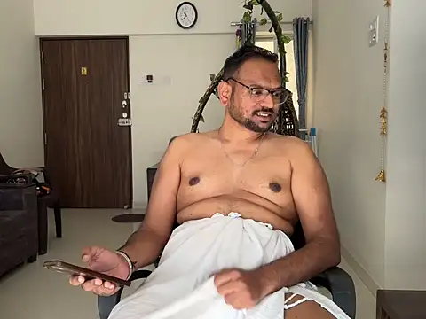 lovbombayduck11 online show from June 28, 2026, 5:02 am