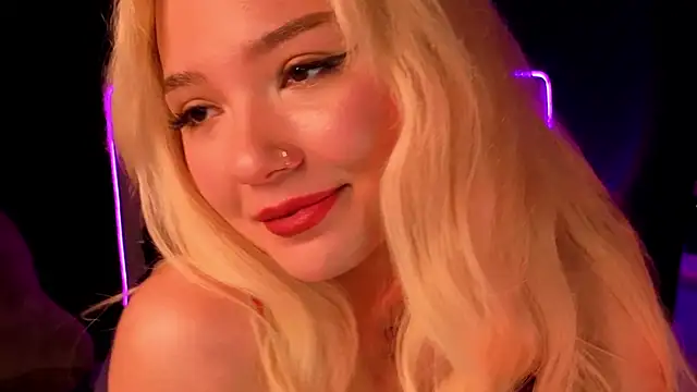 Snapshot of SandraBoyl chatting on November 19, 2025, 9:09 am SandraBoyl online show from November 19, 2025, 9:09 am