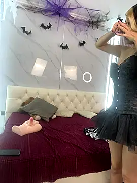 Little Cuttie  online show from October 18, 2025, 5:54 am