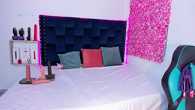 SaraApril 1 online show from October 15, 2025, 8:42 pm