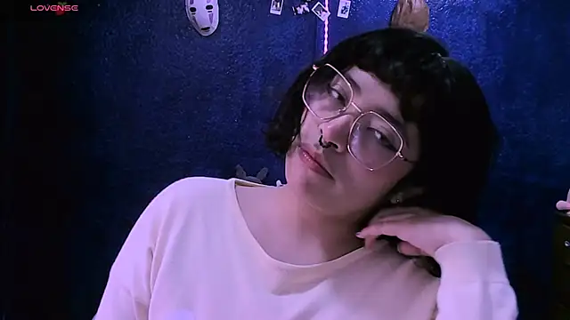 NinaYellow online show from December 19, 2024, 2:46 pm