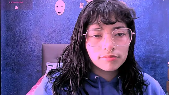 NinaYellow online show from September 11, 2025, 1:33 pm