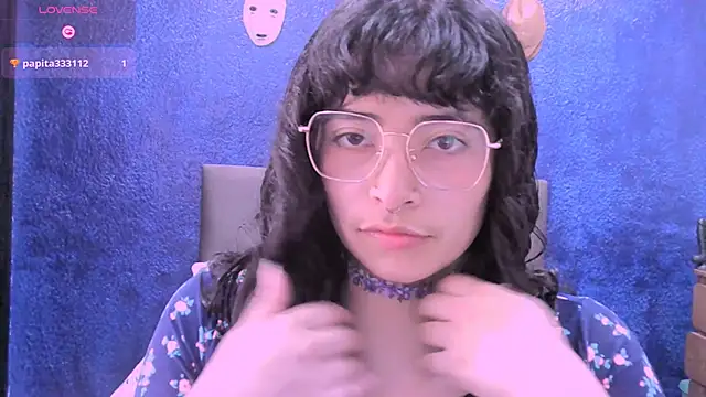 NinaYellow online show from October 23, 2025, 3:44 pm