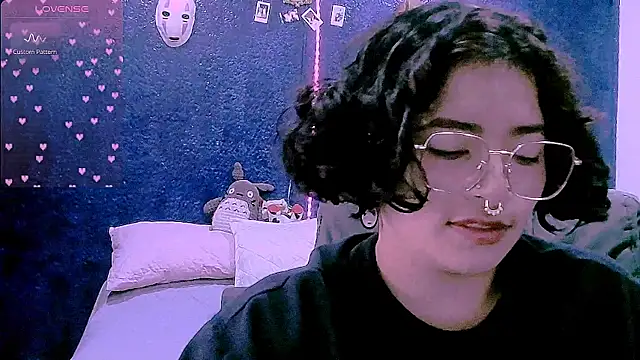 NinaYellow online show from August 4, 2026, 1:03 pm