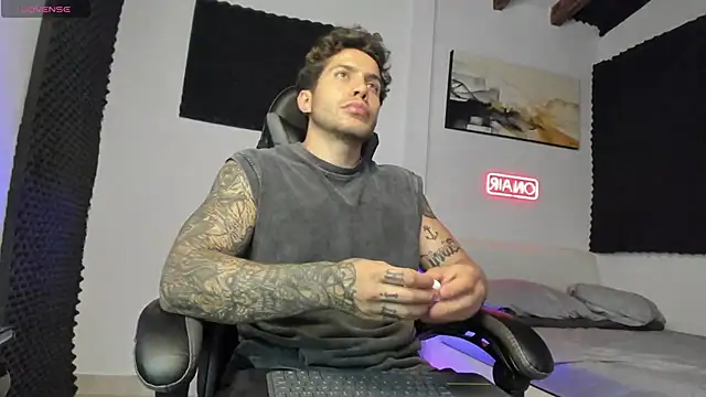 LucianSinclair online show from November 6, 2025, 1:28 am