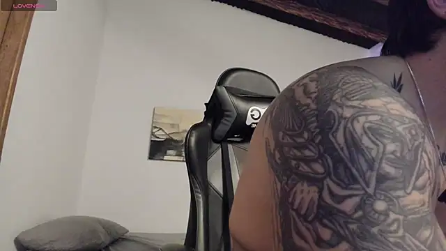 LucianSinclair online show from May 20, 2026, 2:18 am