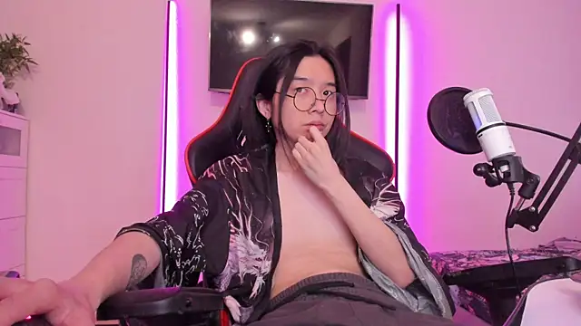 wexlee7 online show from November 28, 2025, 10:18 am