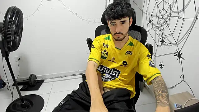 Snapshot of DmitriSanders chatting on February 22, 2026, 4:24 am DmitriSanders online show from February 22, 2026, 4:24 am