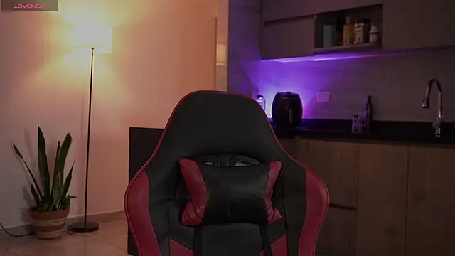 Snapshot of MarkHazze chatting on February 4, 2026, 11:42 pm MarkHazze online show from February 4, 2026, 11:42 pm