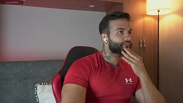 Snapshot of MarkHazze chatting on February 14, 2026, 11:56 pm MarkHazze online show from February 14, 2026, 11:56 pm