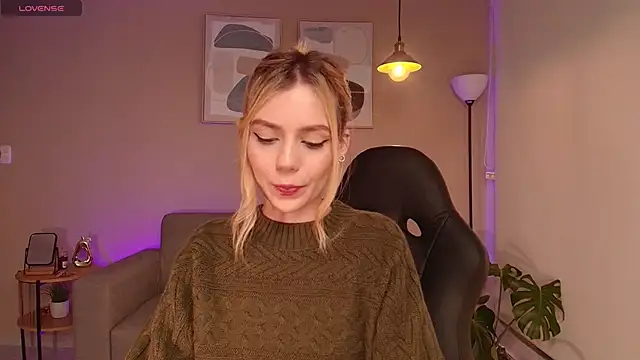 Snapshot of MirandaShaw chatting on February 9, 2025, 11:36 pm MirandaShaw online show from February 9, 2025, 11:36 pm