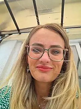 hotjessyca online show from June 18, 2026, 9:14 am