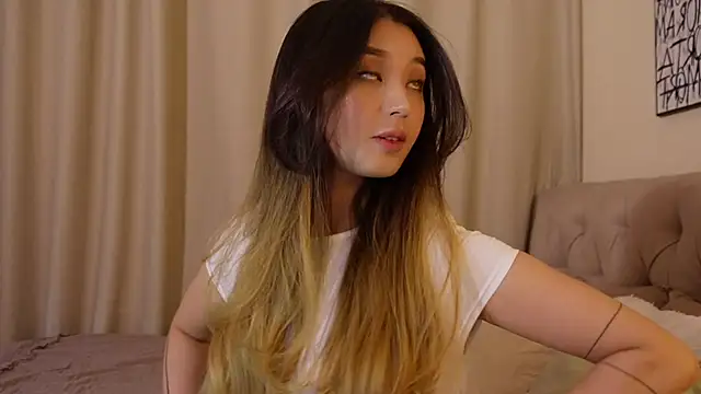 Sarasuo1 online show from December 10, 2024, 11:32 am