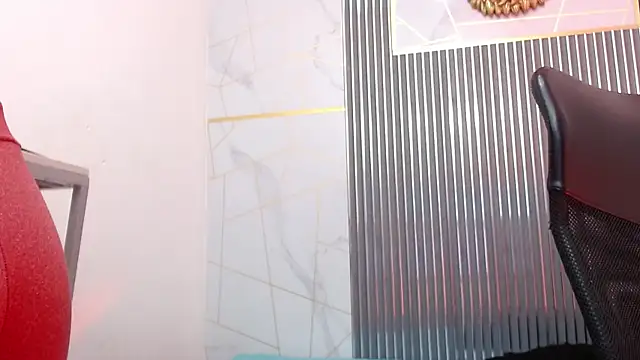 Cloeandtyfanny online show from April 18, 2026, 1:37 pm