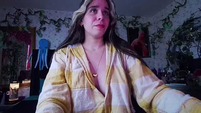 Elizabeth77  online show from October 13, 2025, 8:09 pm