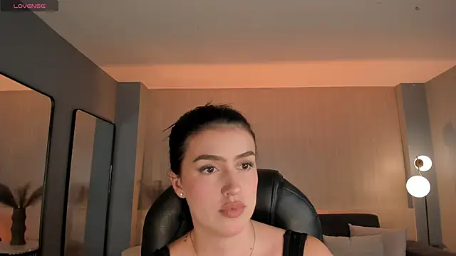 PaulinaSantos  online show from October 17, 2025, 8:00 pm