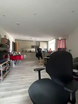 LondonTeffy online show from April 16, 2026, 10:38 am