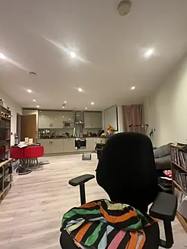 LondonTeffy online show from April 28, 2026, 9:09 pm