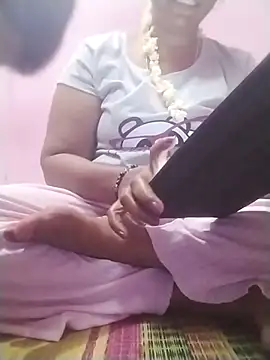 Tamilpriya46 online show from March 17, 2025, 5:27 pm