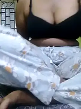 Tamilpriya46 online show from October 21, 2025, 4:51 pm