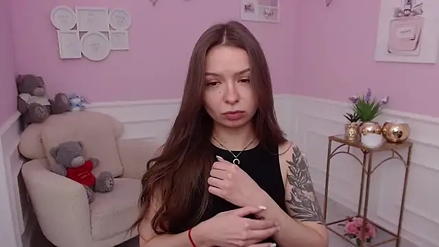 LucySkilar online show from November 18, 2025, 5:34 am