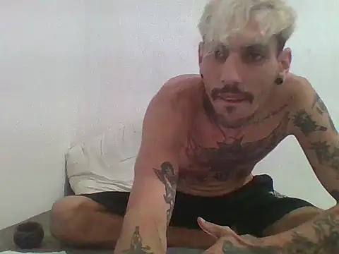 Snapshot of PitbullDiablo1 chatting on October 18, 2025, 5:54 am PitbullDiablo1 online show from October 18, 2025, 5:54 am